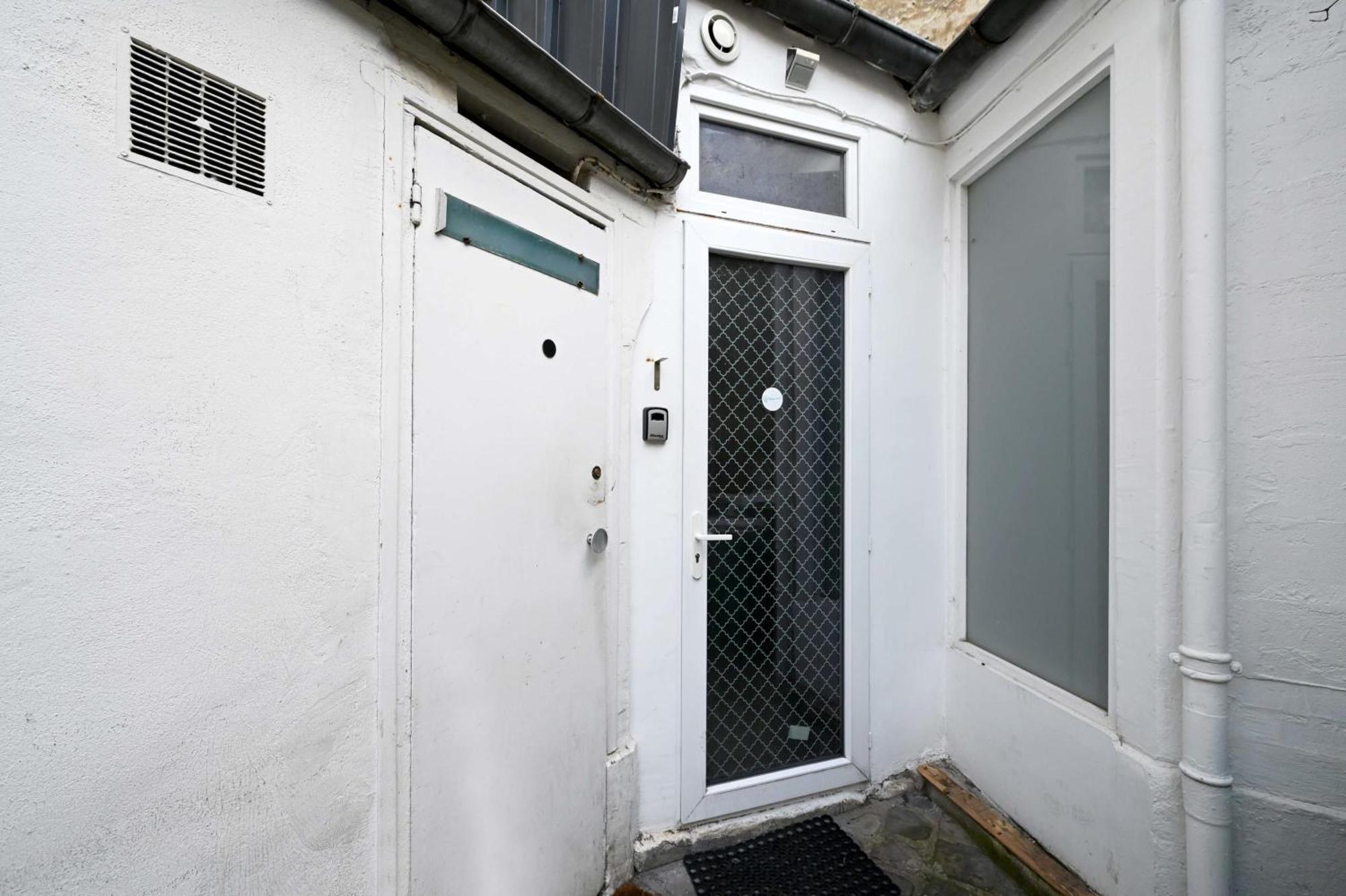 Apartamento 2 Bed Modern Fully Furnish Flat,Close To Buttes Chaumon Park París Exterior foto
